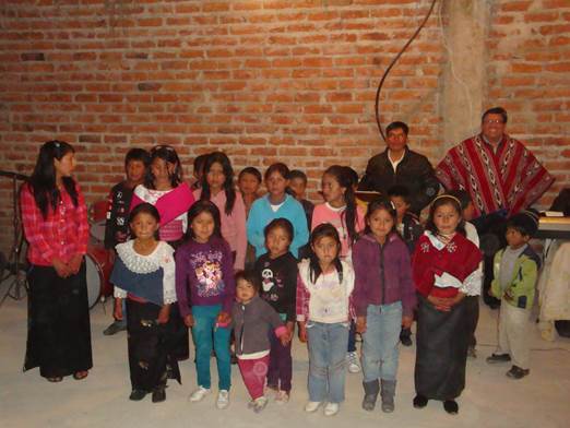 Quichua children singing at Genesis Bilingual  Evangelical Church