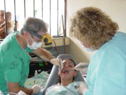 Oral surgeon working in San Luis